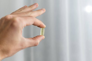 Balık yağı hapları haplar Omega 3 sağlıklı diyet konsepti.