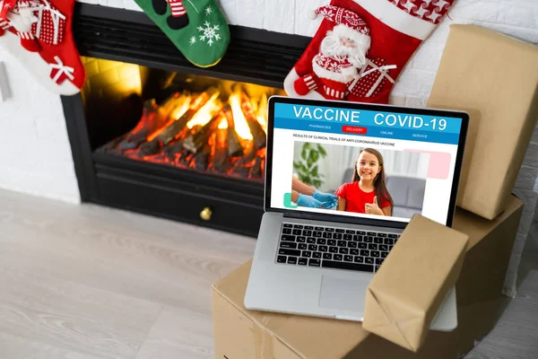 Op de laptop monitor informatie over vaccinatie tegen Covid-19 — Stockfoto