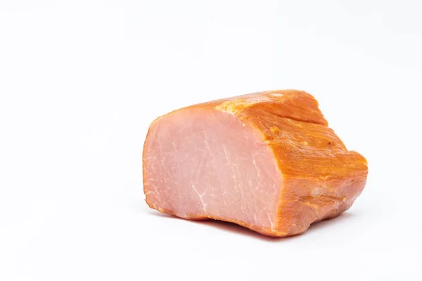Кусок копченой свинины на белом фоне — стоковое фото