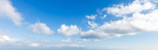 Vacker solnedgång himmel. Natur himmel bakgrunder. vita moln — Stockfoto