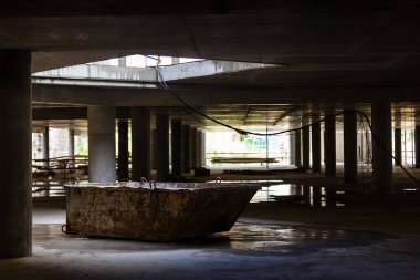 Beton çerçeve, tuğla ev, beton döşeme, inşaat alanı, çalışma vinci, ev inşaatı için takviye kafesi tasarımı