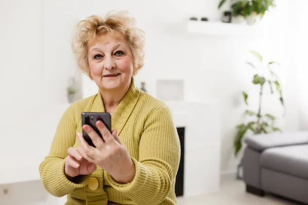 Conceito Uso Fácil Rápido Tecnologia Moderna Entre Todas Idades Retrato — Fotografia de Stock