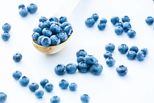 Tasty blueberries isolated on white background. Blueberries are antioxidant organic superfood. — Stock Photo, Image