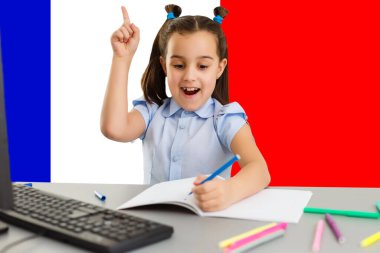 Avrupa dilini öğreniyorum. Fransa bayrağındaki akıllı kız.