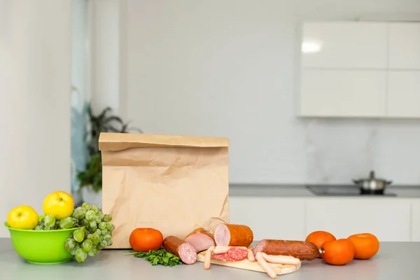 음식을 담은 종이 봉투, 배달 소시지 — 스톡 사진
