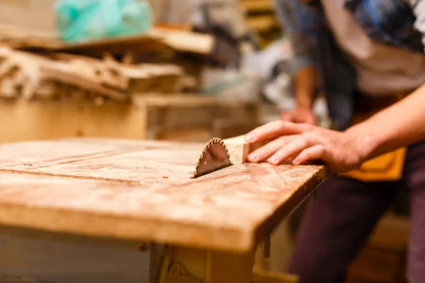 Image of mature carpenter in the workshop — Stock Photo, Image