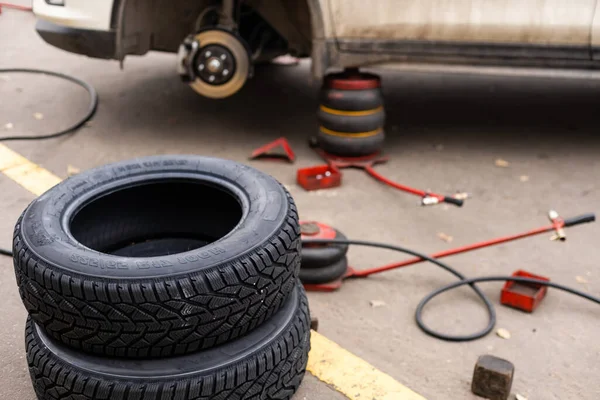 Changing wheel on a car — Stock Photo, Image