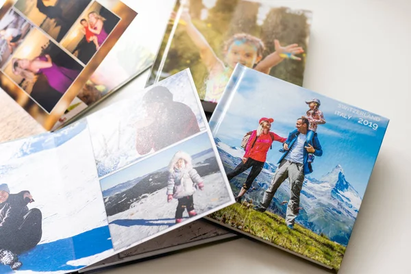 Álbum de fotos com fotos de viagens — Fotografia de Stock