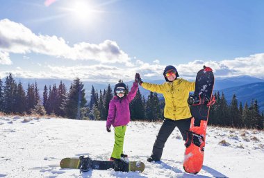 Kış tatilinde snowboard dersi