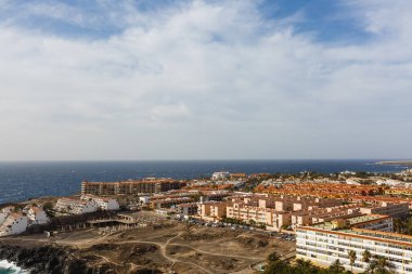 Tenerife, Tenerife 'nin güneybatı kıyısında bir kasaba.