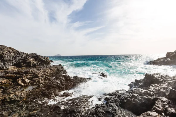 Atlantský oceán divoké pobřeží, Tenerife, Kanárské ostrovy, Španělsko — Stock fotografie