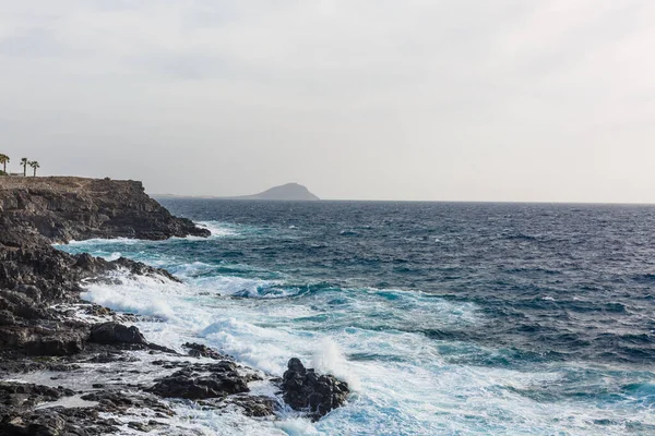 Oceano Atlântico costa selvagem, Tenerife, Ilhas Canárias, Espanha — Fotografia de Stock