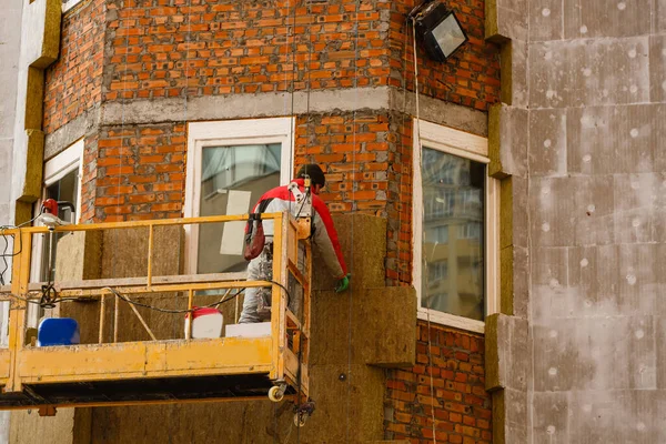 Andamios Cerca Una Casa Construcción Para Trabajos Externos Yeso Moderno — Foto de Stock