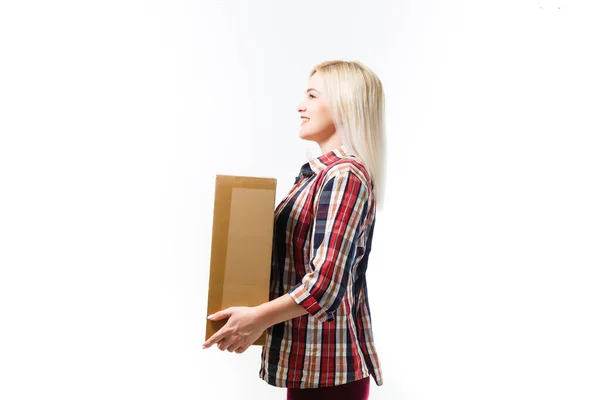 Bild einer attraktiven Geschäftsfrau, die einen Karton ausliefert — Stockfoto