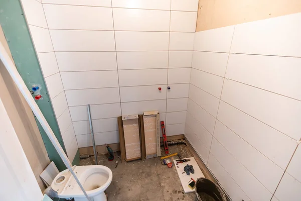 Fürdőszoba bontása és felújítása, bővítése, helyreállítása és rekonstrukciója. — Stock Fotó