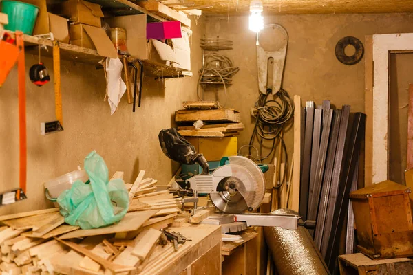 Producción de muebles en un taller de carpintería —  Fotos de Stock