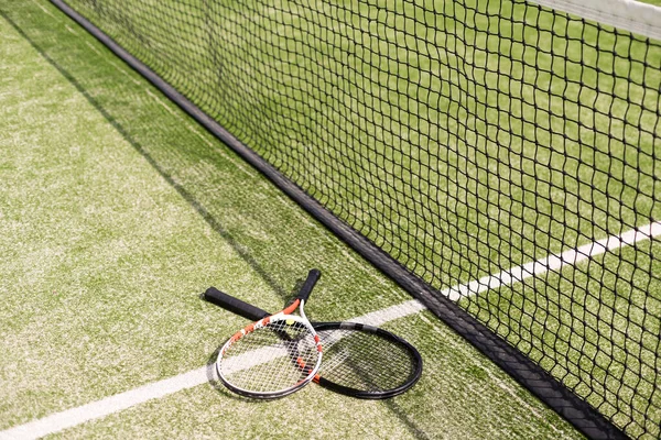 A tennis racket and new tennis ball on a freshly painted tennis court Royalty Free Stock Images