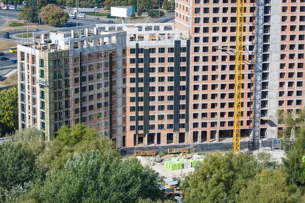 Großbaustelle mit Kränen — Stockfoto