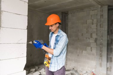 Mimari ve ev yenileme konsepti - apartmanın yenilenmesi için ustabaşı