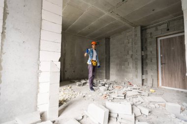 Mimari ve ev yenileme konsepti - apartmanın yenilenmesi için ustabaşı