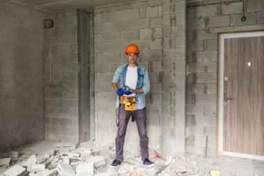 Mimari ve ev yenileme konsepti - apartmanın yenilenmesi için ustabaşı