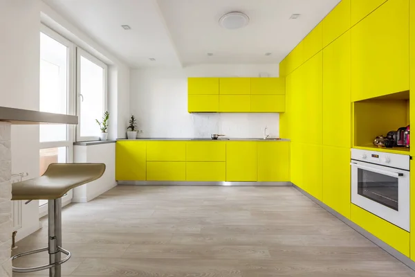 Interior de la cocina en colores claros. Estilo escandinavo — Foto de Stock