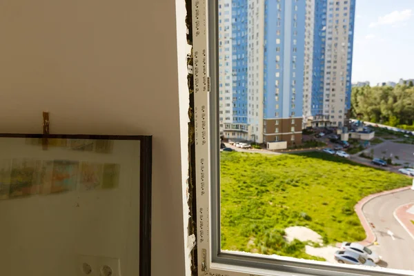 Acaba de instalar una nueva ventana sin espuma — Foto de Stock