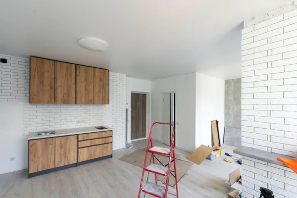 Amélioration de la maison Cuisine Vue de déménagement installé dans une nouvelle cuisine — Photo