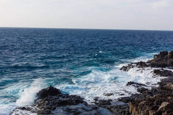 Oceano Atlântico costa selvagem, Tenerife, Ilhas Canárias, Espanha — Fotografia de Stock