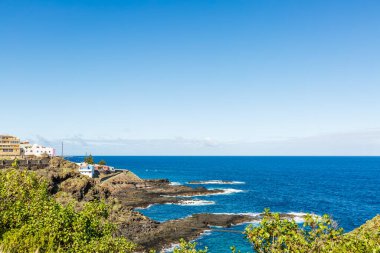 İspanya 'nın Tenerife adasındaki Atlantik Okyanusu kıyısındaki Garachico köyünün hava manzarası
