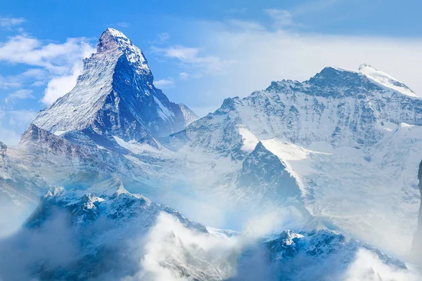 Vista panorâmica de Matterhorn e montanhas de neve em Gornergrat, Suíça — Fotografia de Stock