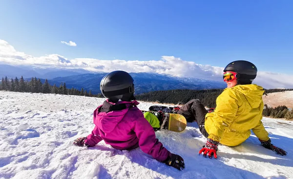 Lekcje snowboardu w ośrodku zimowym — Zdjęcie stockowe