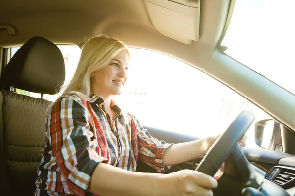 Young woman driving her car — Stock Photo, Image