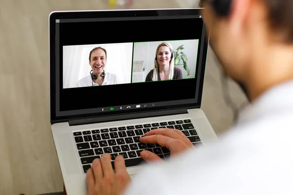 Conceito de reunião eletrônica. Teleconferência. Vídeo conferência. — Fotografia de Stock