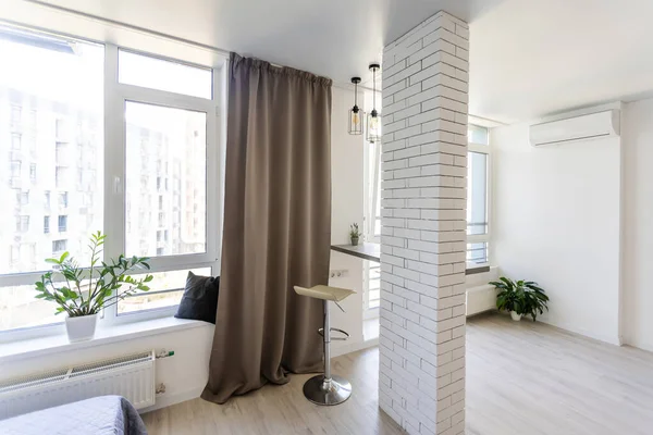 Luksusowy apartament typu studio z rozkładanym łóżkiem — Zdjęcie stockowe