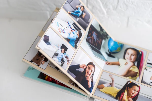 El álbum de fotos está decorado en un hermoso libro de fotos. Presentado sobre un fondo blanco — Foto de Stock