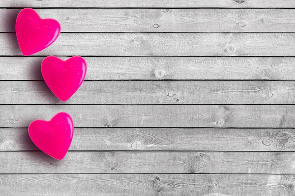 Fundal Ziua Îndrăgostiților cu inimi roșii pe scânduri de lemn — Fotografie, imagine de stoc