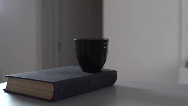 Estudio Bíblico Personal con una taza de café — Vídeos de Stock