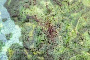 Kum, ayın yüzeyi gibi kinetik.