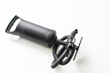 Şişme pompa el hava şişirilebilir yatak beyaz arka plan izolasyonu