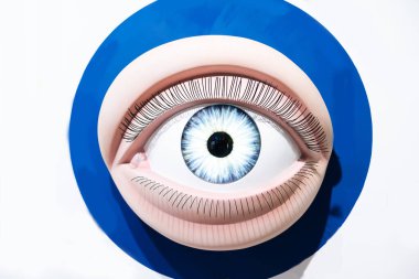 İnsan gözü beyaz modelde izole edilmiş..