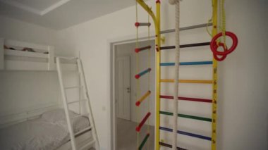 Odaya bakan yok, çocuk odası genel görünümü yok..