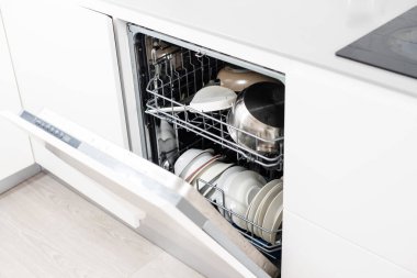 Modern bulaşık makinesi açık, teknoloji, mutfak.