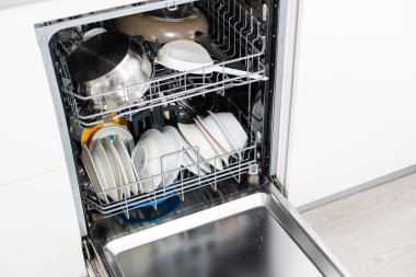 Modern bulaşık makinesi açık, teknoloji, mutfak.