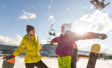 Kayak merkezinde aile tatili