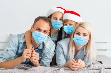 Küresel pandemi nedeniyle modern aile önleyici karantinada