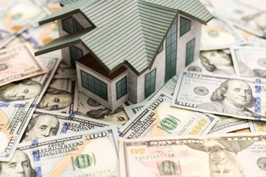 Evin planı bir tomar paranın üzerinde.