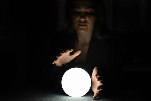 A fortune teller gazes into her ball — Stock Photo, Image