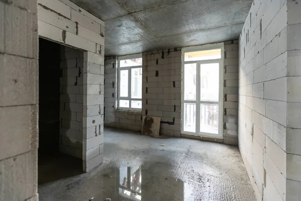 The Interior of the new room without finishing in the newly built high-rise building — Stock Photo, Image