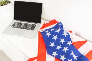 ABD bayrağı ve video dizüstü bilgisayardan